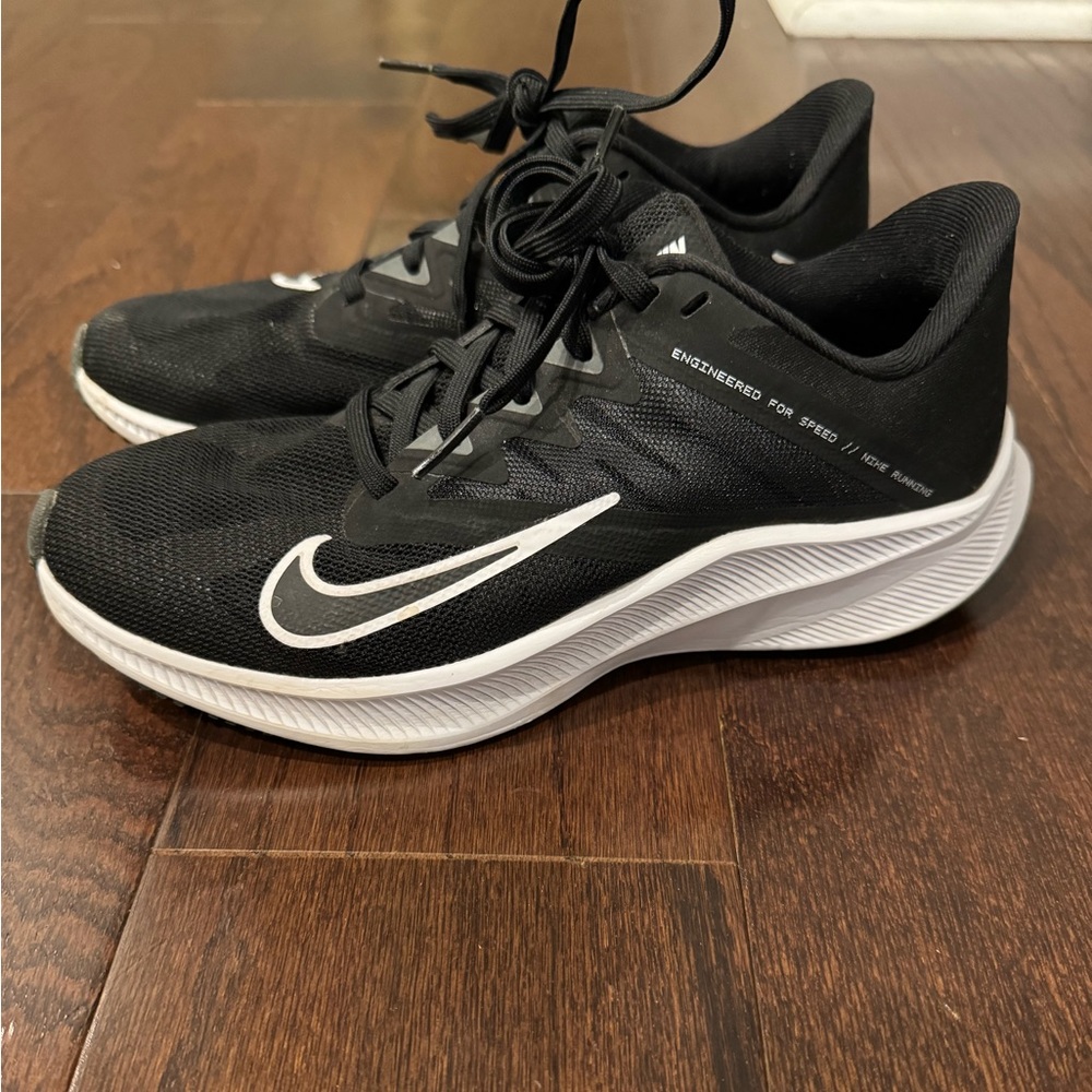 Nike Women’s QUEST 3 running shoes size 5.5 NWOT black